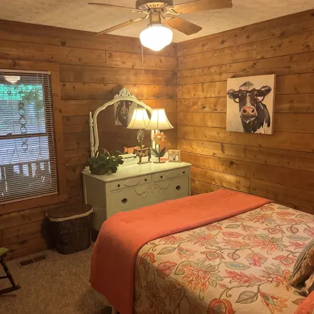 Peaceful 5-Bedroom, 3-Bathroom Lake Front Cabin with 2 Porches for Relaxing.