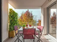 Cosy Apartment with Large Balcony and Private Parking Ξενοδοχεία στην πόλη Λοριάν
