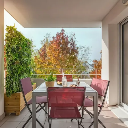 Cosy Apartment with Large Balcony and Private Parking