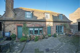 Ramsgate - Coastal Cottage Escape - Pet Friendly with Parking