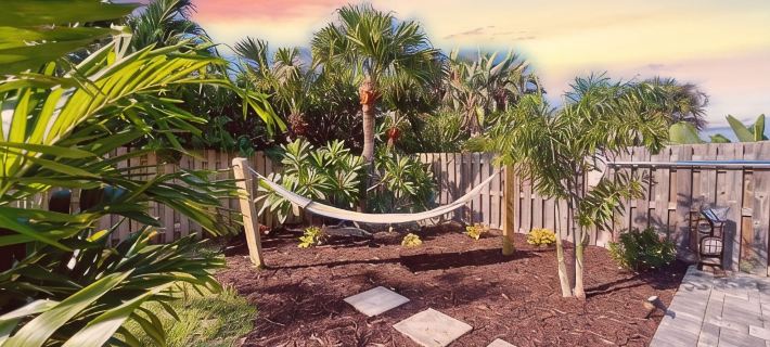 Island Vibes Beach House~ 4 Min. Walk 2 Beach • Heated Pool • King Beds Hotels in Melbourne Beach