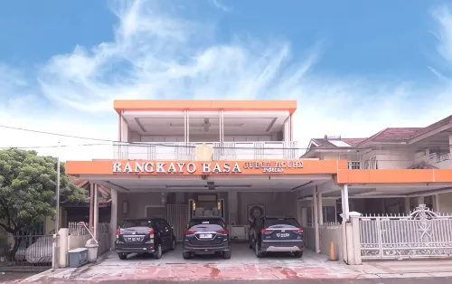 Rangkayo Basa GuestHouse Syariah - Pensions