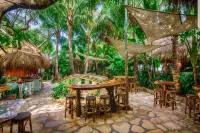 Beautiful Jupiter 3/2.5 + Loft Condo only steps from the beach on Carlin Park!