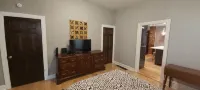 Renovated Apartment with Modern Amenities, Fenced-In Back Yard -Downtown Ashland - Wifi