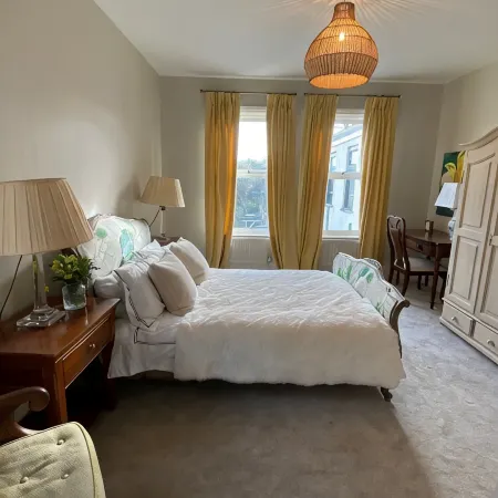 Stunning 6-Bedroom House in Swanage, Minutes from Beach, with Parking and Garden