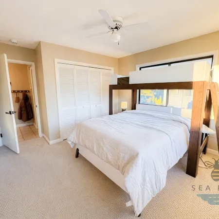 Quiet Island Getaway for 8