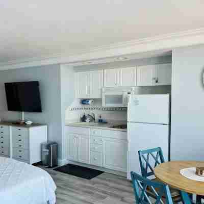 ~The Shoreline~ Oceanfront Studio Condo Rooms