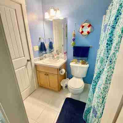 Cozy TownHouse 1/2 Block to Beach Access Rooms