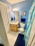 Cozy TownHouse 1/2 Block to Beach Access - Homestays
