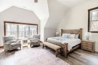 Spacious Luxury Lakefront Home w/ Hottub, Outdoor Sauna, & Gym Near Clemson