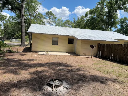 Cozy 2-bedroom house in charming Chiefland with WiFi, AC - 3つ星