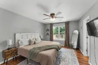 Beaver Lake Getaway-15 min from downtown Rogers with HOT TUB!