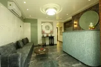 HOTEL ELEGANCE - balcony