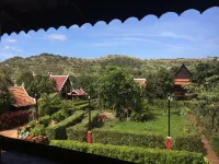 Greenhouse Retreat - Mountain view