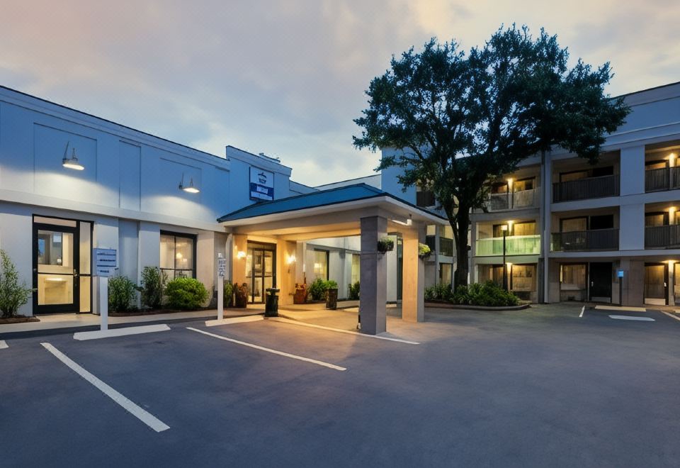Best Western Savannah Historic District - Housity