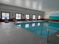 Super 8 by Wyndham Iron Mountain - Pools