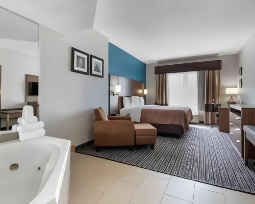 Quality Inn & Suites I-35 E-Walnut Hill Hotels in der Nähe von Freizeitpark Zero Gravity