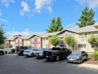 Quality Inn & Suites Wilsonville - parking