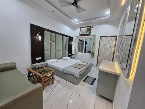 Khushi Paying Guest House - Bed and Breakfasts