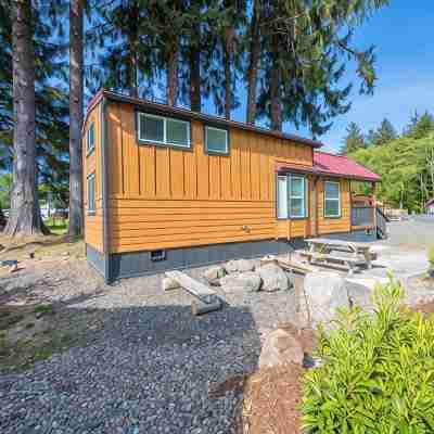 Rainforest Tiny Home Retreat: Enchanted Hotel Exterior
