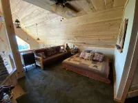 Charming, cozy, rustic Chalet.. Hollywood Hills, OLD FORGE, NY