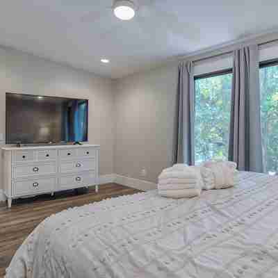 Luxury Sea Pines Home. New Pool. All Newly Renovated, 7 Min Walk 2 Beach. Rooms