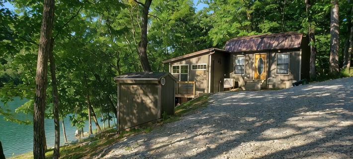 Hoot Owl小屋-絕美湖畔小屋，外加第二棟微型住宅 一號鎮區酒店