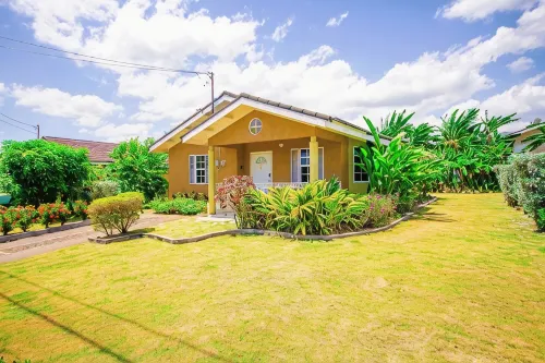 King Bed, Fully A/C, Pool, BBQ, Near Beaches, Free Washer/Dryer - Video Tour - Homestays