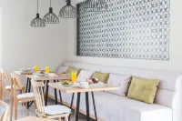 Mythic Summer Hotel - Morgenmad
