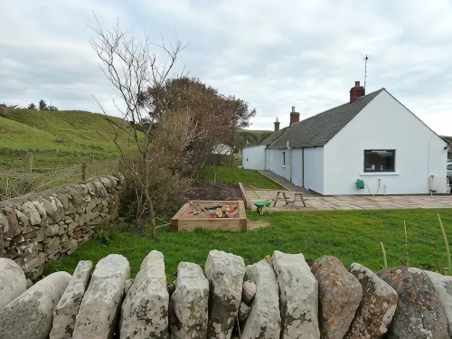 Cottage With Secure Garden, Wood Burning Stove And Sea Views - 4성급