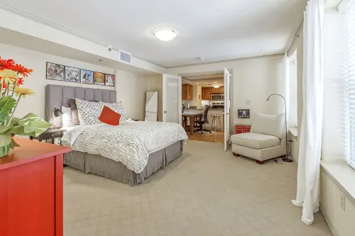 Discover downtown charm, just a 3-min drive to the fair! - appartements de vacances