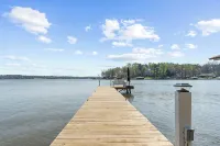 Sleeps 7, Firepit, 2 Kayaks, Big Water + More! - 3 tähden