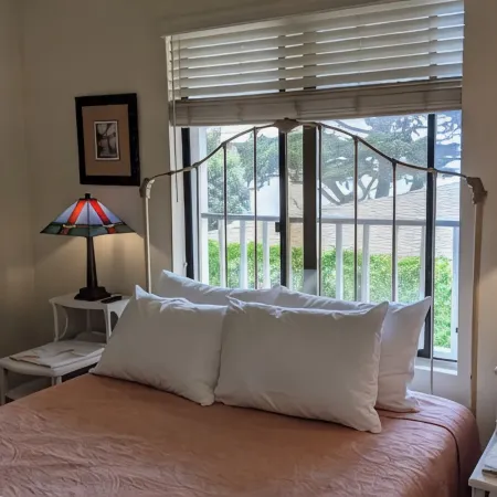 Captain's-SPECTACULAR bay/ocean views-980 sq ft - Dog Friendly!