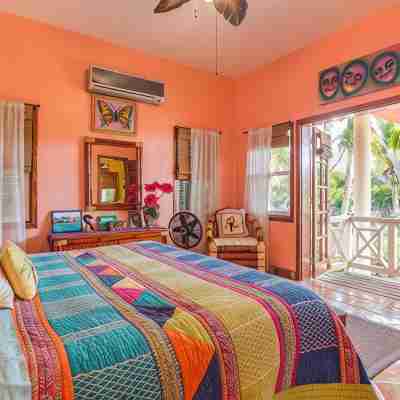 GOLD STANDARD - Pointe House, tip of peninsula , walk to village, 1 BR/2 BA Rooms