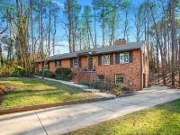 Beautiful home in the heart of Raleigh, perfect blend of convenience & comfort. Hotels in Meredith