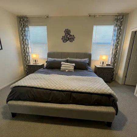 in Glendale Near stadium, entertainment & shopping