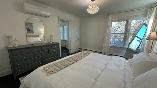 Mountain-View Retreat @ Heart of Hudson with Decks, Designer Decor & Game - Villas