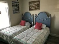 Beautiful corner property with cozy beach vibe. - 주방