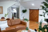 The LawCo Loft - In the heart of Lawrenceburg, TN2 Bedroom/1Bathroom - Wifi