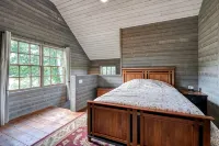 Sweeping Vermont Views from A Designer Mount Ascutney Cabin Close to Everything Hotels in 