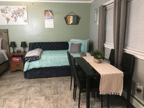 Home Away From Home, Newly Renovated Apartment - Holiday Apartments