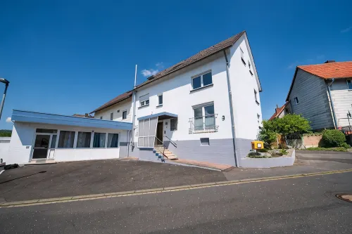 New accommodation directly adjacent to Kassel (up to 18 pers - Wifi