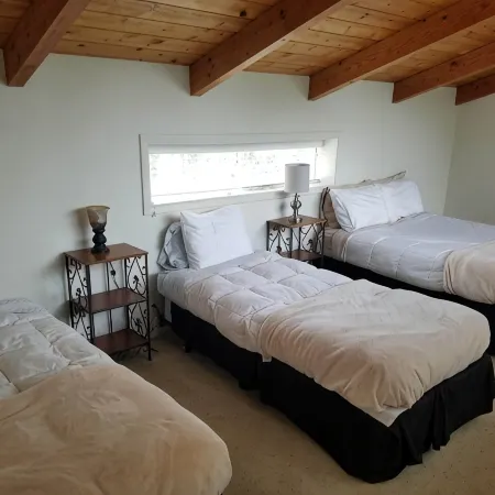 Awesome house & Kaweah River access and 5 miles to Sequoia Park