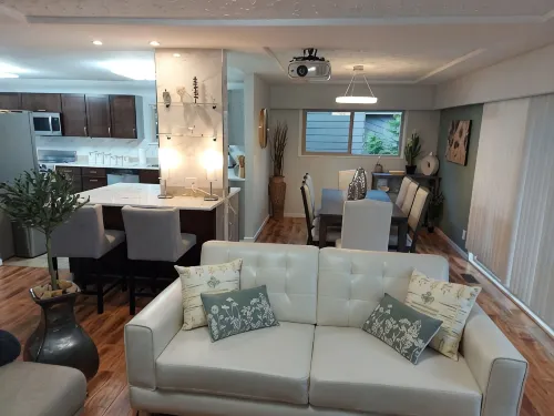 NorthVAN Nature Living Home, 5min to town, beach, suspension bridge, river ,hike - 3-Star