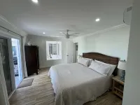 Renovated Beach Villa 671. Steps away from the beach. Sleeps 6. WiFi. Laundry - 3-Star
