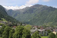 1 Studio Flat walking distance to ski lifts (we have 2 in the same building)