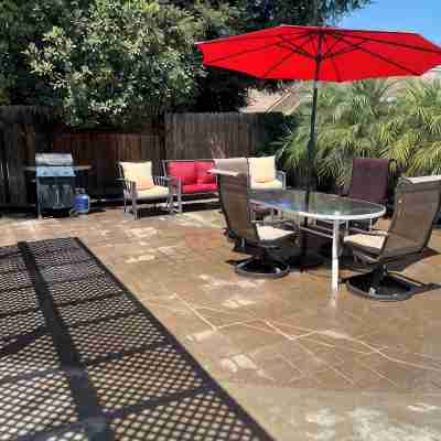 Beautiful 3-bedroom 2-baths with a pool and RV parking. Hotel Exterior
