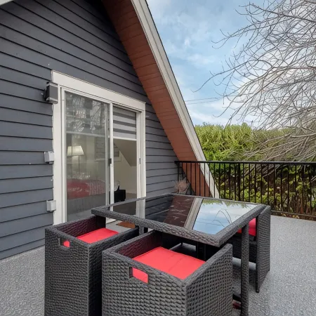 Spacious & Modern by the Beach ~ King & Queen Beds