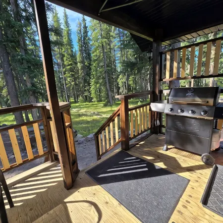 Cozy Fireside Cottage - Kutenai