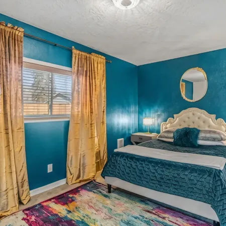 Spacious downtown pad - billiards/ping pong/sauna
